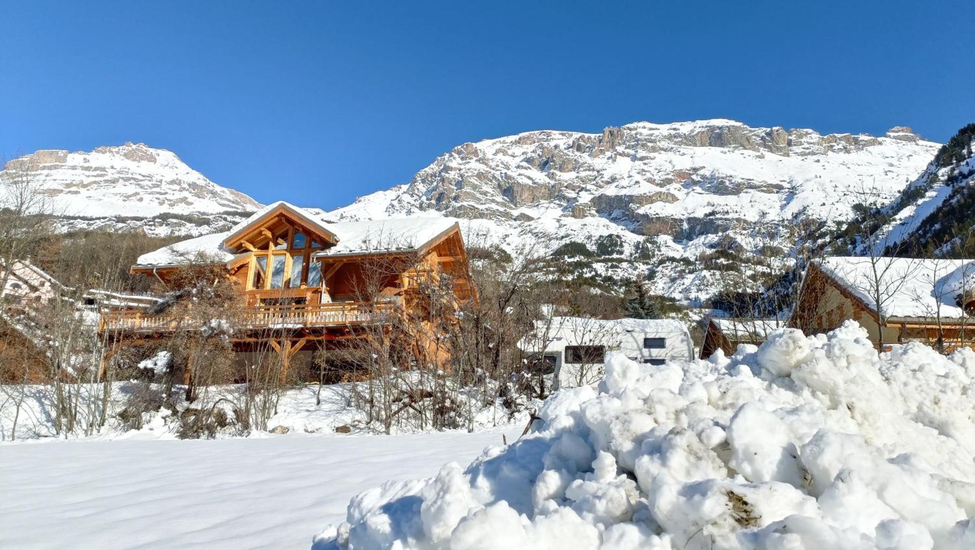 Les Cabris Bed and Breakfast Pelvoux Buitenkant foto